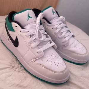 Air Jordan 1 Low “ White Lucky “